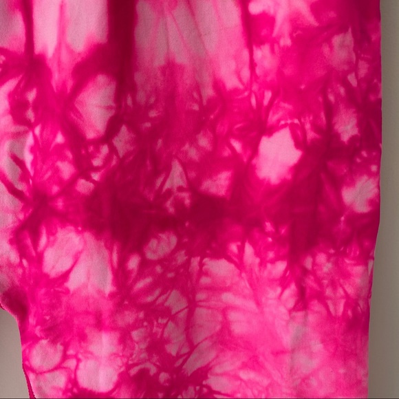 Fun hot pink tight - Picture 4 of 5